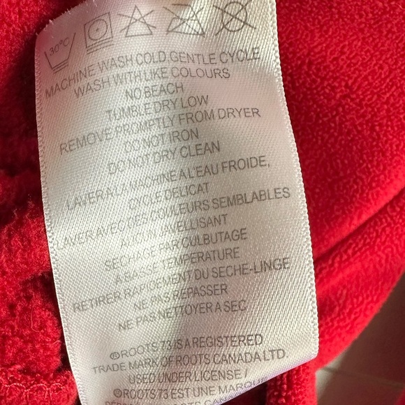 Roots Men Zip Up Fleece Red Lake Louise Patches Size Small Maple Leaf Beaver - Picture 9 of 9